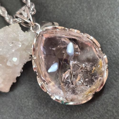 水入り水晶　ペンダント　エンハイドロクォーツ　ネックレス　シルバー　ふりふり