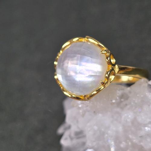 マザーオブパールx天然水晶　リング　マザーオブパール　天然水晶　指輪　ゴールド　ふりふりの画像