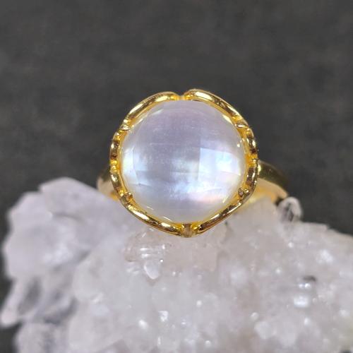 マザーオブパールx天然水晶　リング　マザーオブパール　天然水晶　指輪　ゴールド　ふりふりの画像