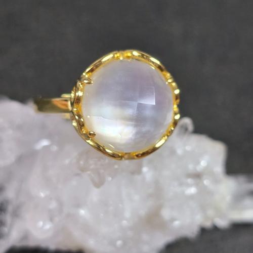 マザーオブパールx天然水晶　リング　マザーオブパール　天然水晶　指輪　ゴールド　ふりふりの画像
