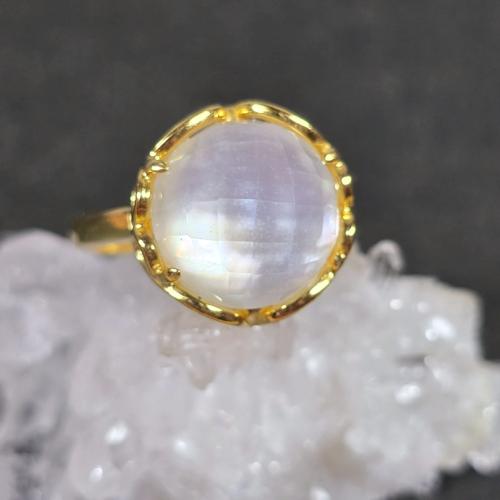 マザーオブパールx天然水晶　リング　マザーオブパール　天然水晶　指輪　ゴールド　ふりふりの画像