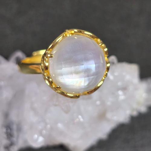 マザーオブパールx天然水晶　リング　マザーオブパール　天然水晶　指輪　ゴールド　ふりふりの画像