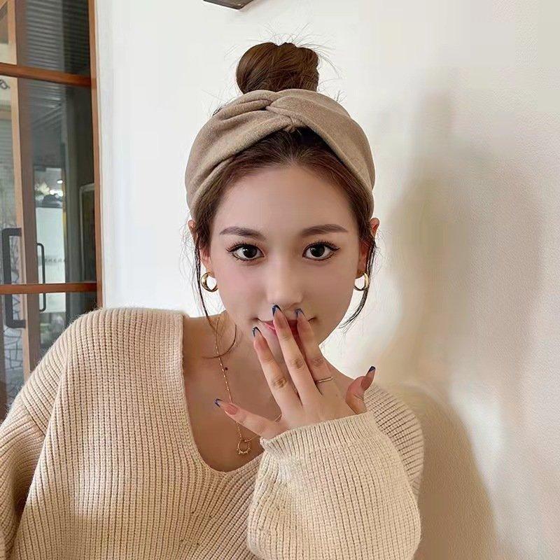 ヘアバンド レディース 幅広 ヘアアクセサリー クロスヘアバンド ワイド リボン カチューシャ ヘアターバン シンプル かわいい ツイスト Mom426 リクタロウ 通販 Yahoo ショッピング