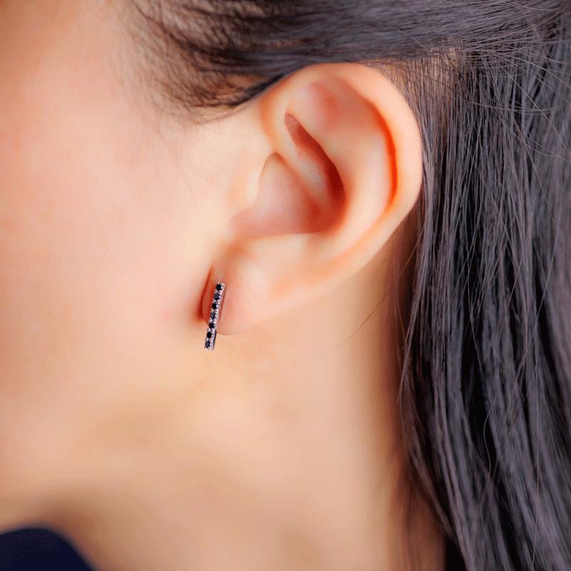 プラチナ900 ブラックダイヤモンド 七石 ピアス 片耳 メンズ レディース 4月誕生石 スタッド 天然ダイヤ 黒 日本製 上質 フォーマル プレゼントの画像