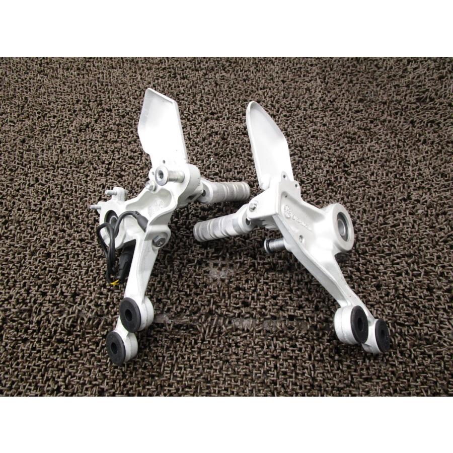 ドカティ モンスターS2R1000 メインステップ ステー △A9636！ 左右 ZDMM416AA6B 【 ZDM992A2 】 DUCATI 動画有 FI インジェクション_2
