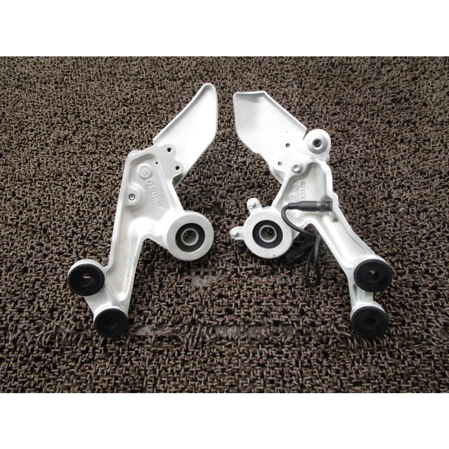 ドカティ モンスターS2R1000 メインステップ ステー △A9636！ 左右 ZDMM416AA6B 【 ZDM992A2 】 DUCATI 動画有 FI インジェクション_4