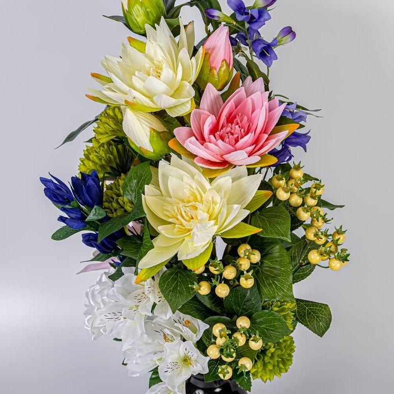 ユリ ハス マム しきみ付き 造花 2束 固定具付き 造花 仏花 お墓用 仏壇用 お墓参り お盆 お彼岸 お供え 花 花束 アレンジメント 造花 花束 アレンジメント 　