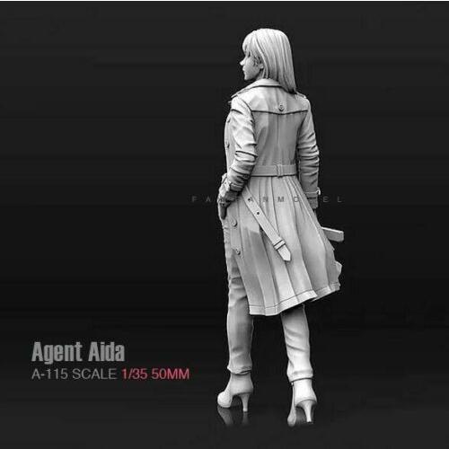 1/35 全てを知る女エージェント アイーダ 未塗装 レジン製 組み立て