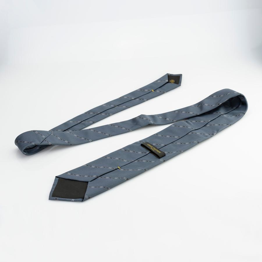 ルイヴィトン LOUIS VUITTON ネクタイ シルク100％ ブルーグレー ニュアンスカラー モノグラム ストライプ柄 ビジネス スーツ ブランドネクタイ 高級小物 イタリア製【箱付】 LOUIS VUITTON（ルイ・ヴィトン） ネクタイ シルク100％ ブルーグレー