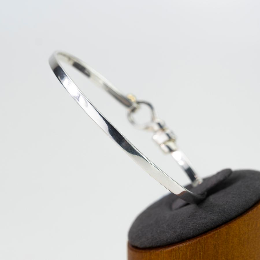 TIFFANY&Co.（ティファニー） フック＆アイ ラブノット バングル