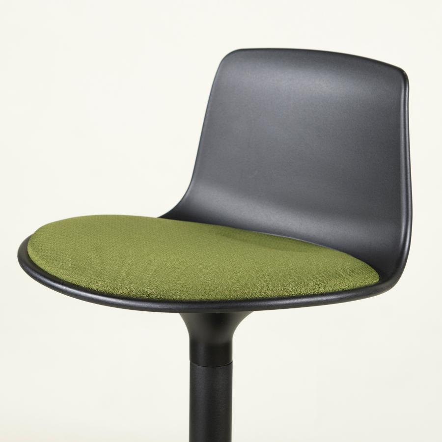 Steelcase（スチールケース） モダンデザイン カウンターチェア enea 