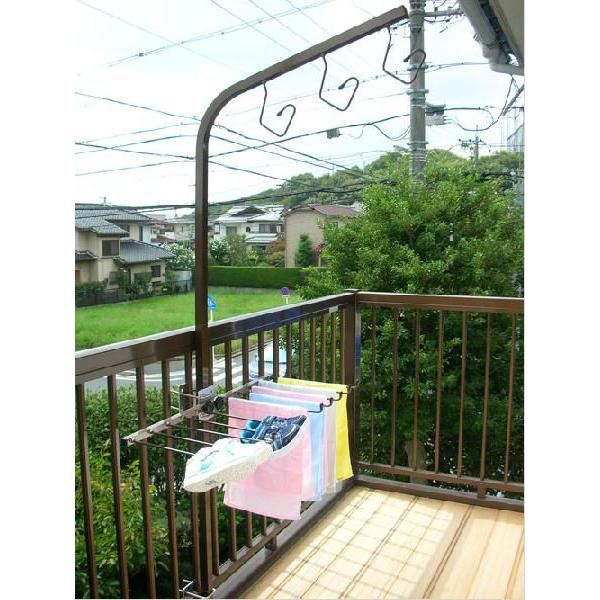 アルミベランダ物干し台　豊臣金属（株） Amazon.co.jp : 豊臣金属 物干し台 ベランダ固定用組み立て式アルミ