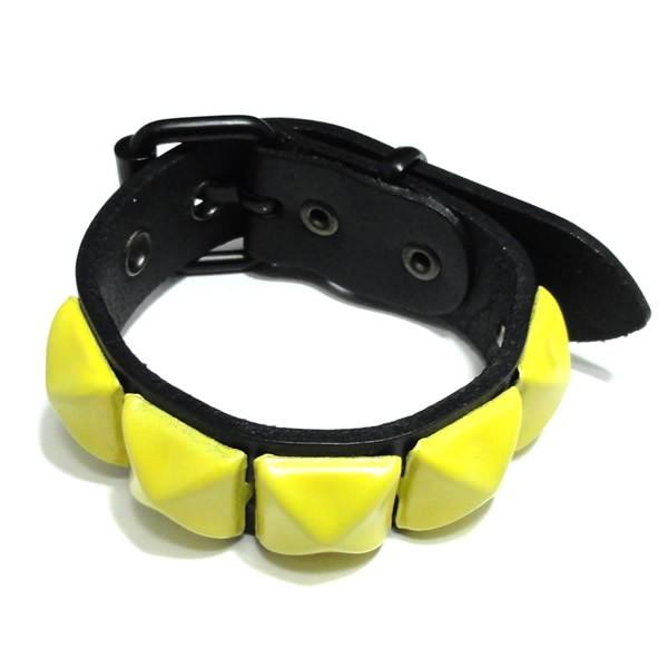 全2色 ブラックローラーバックル1連ピラミッド鋲ブレスレット クリームピンク イエロー バックル留め Ab 07 レザー ボディピアス ボディーピアスとの相性抜群 Ab 07 Monster Kids Store ボディピアス 通販 Yahoo ショッピング