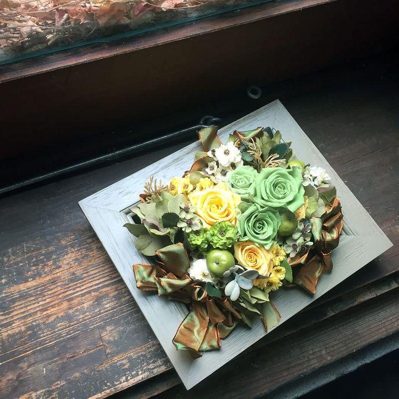 良質 黄色 バラ インテリア 壁掛け 結婚祝い プリザーブドフラワー 花 イエロー グリーン プリザーブドフラワーのグレー額縁アレンジ 造花 アートフラワー Gtcocalscan Com