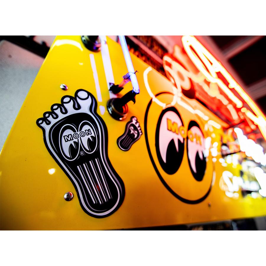 ムーンアイズベアフットガスペダル2枚 ムーンアイズメタルエンブレム ステッカー MOONEYES Bare Foot Gas Pedal S size ムーンアイズ ベアフット