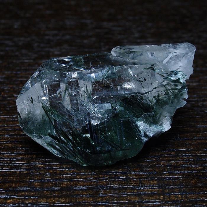 《送料込》 アルプス水晶原石（アクチノライトインクォーツ）　C830T 【EIM1019920980】(36500円)