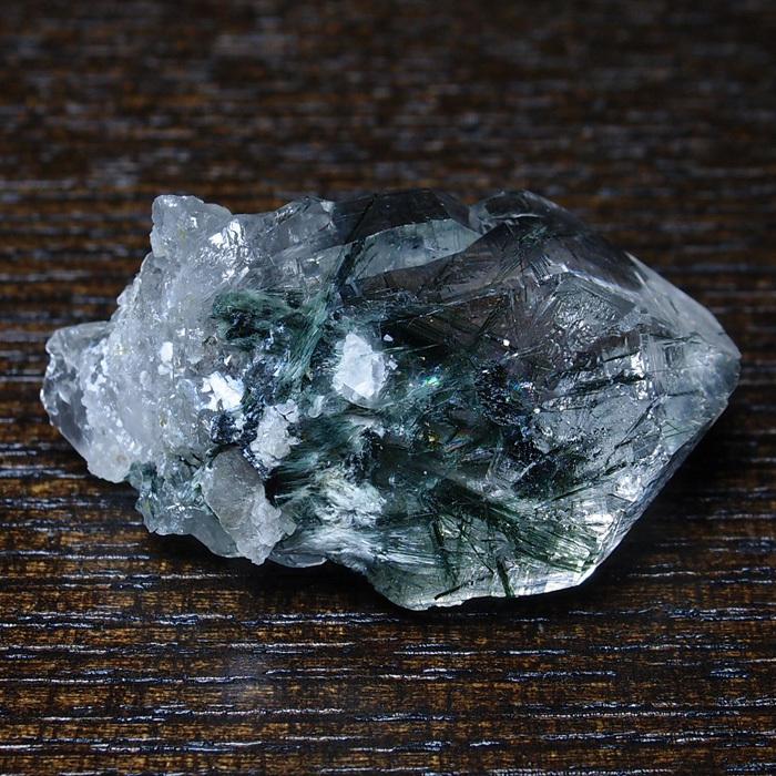 《送料込》 アルプス水晶原石（アクチノライトインクォーツ）　C830T 【EIM1019920980】(36500円)