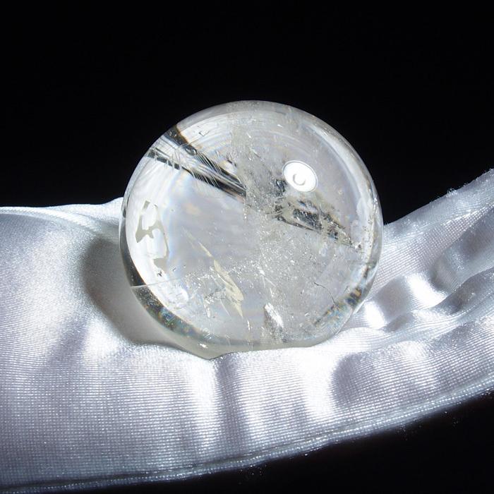 天然水晶玉 約52mm 虹入り G1227の画像
