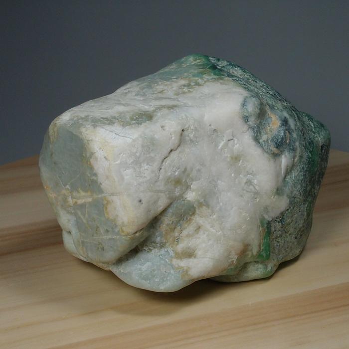 糸魚川産翡翠 小滝川 川石 HS211T : 水晶天然石専門店ムーンマッドネス