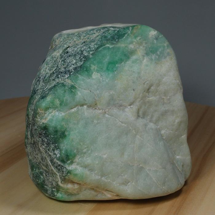 糸魚川産翡翠 小滝川 川石 HS211T : 水晶天然石専門店ムーンマッドネス