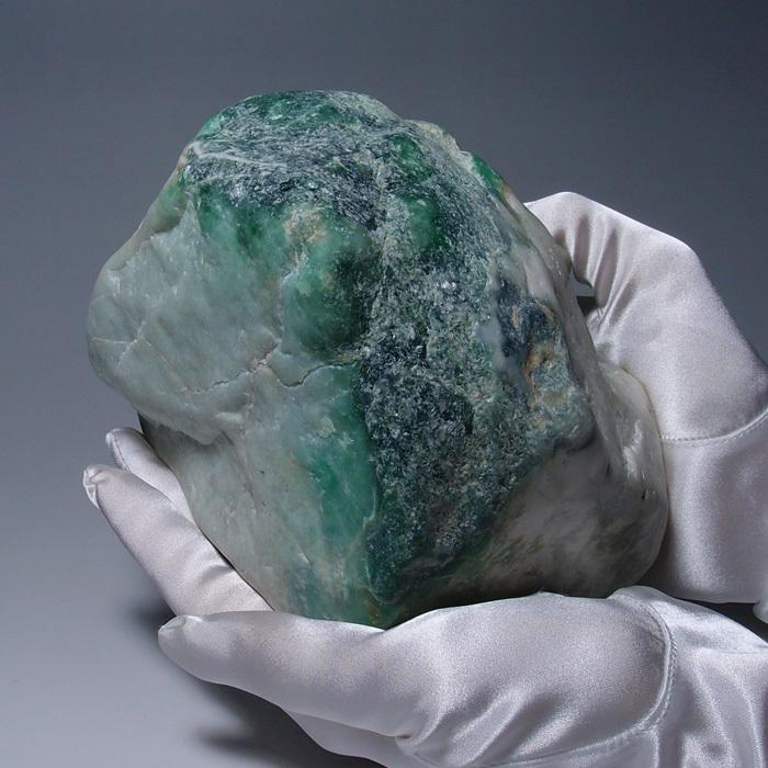 糸魚川産翡翠 小滝川 川石 HS211T : 水晶天然石専門店ムーンマッドネス