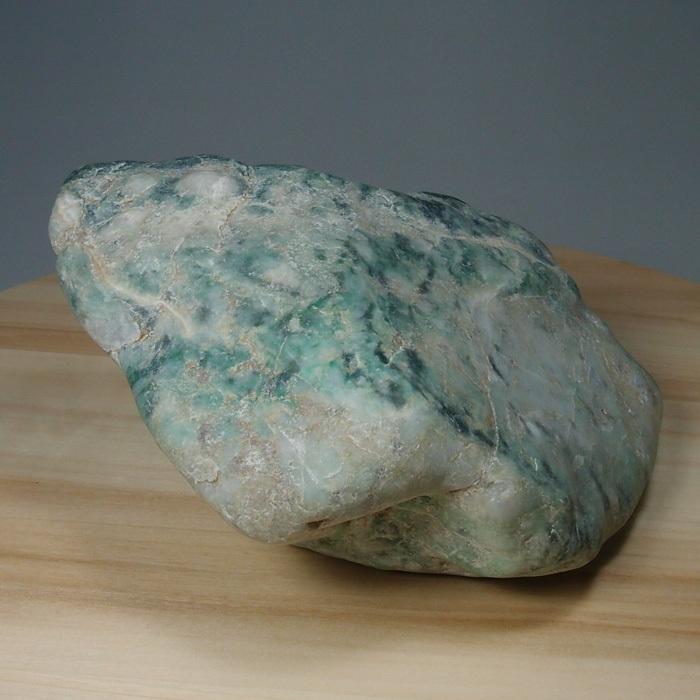 糸魚川産翡翠 小滝川 川石 HS213T