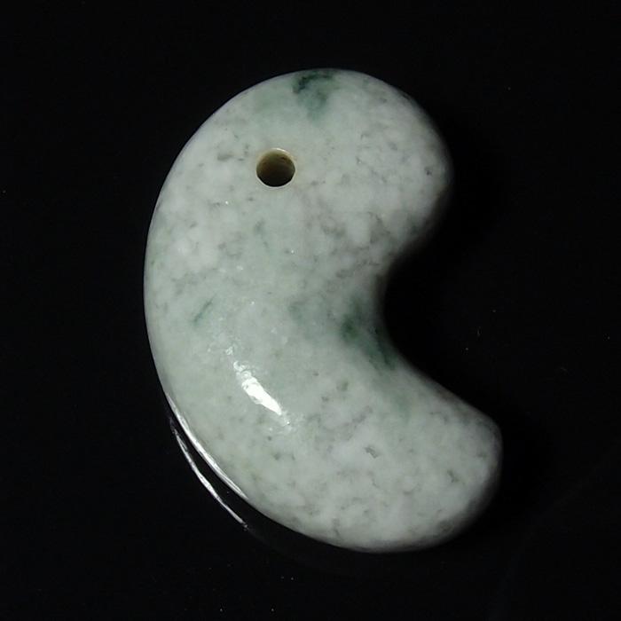 糸魚川翡翠　勾玉 楽天市場】糸魚川翡翠勾玉 M07278翠石 作38.5mm*21mm*9mm : 糸魚川