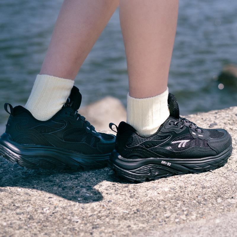 HI-TEC（ハイテック） スニーカー 透湿防水 軽量 メンズ レディース