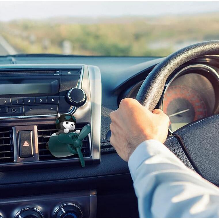 車の芳香剤 車 エアコン 消臭 くま 可愛い 熊 飛行機員 車内 消臭 クリップ式 取り付け簡単 エアコン吹き出し口用 螺旋回転 プロペラディフューザー プレゼント L Moorebear 通販 Yahoo ショッピング