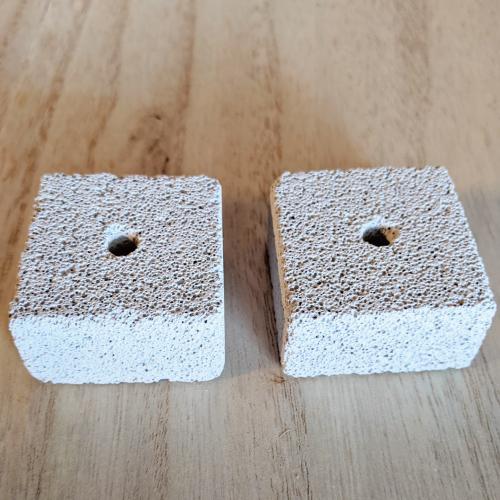 小動物用品　おもちゃ　かじり木　軽石　チンチラ　デグー　モモンガ　ハムスター　モルモット　うさぎ　小鳥　かりかり軽石キューブ |  | 01