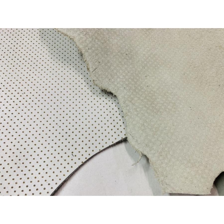 ※写真現物2枚のみ　本革　クリーム パンチング ラメ 厚み1.1mm クラフト 107 |  | 01