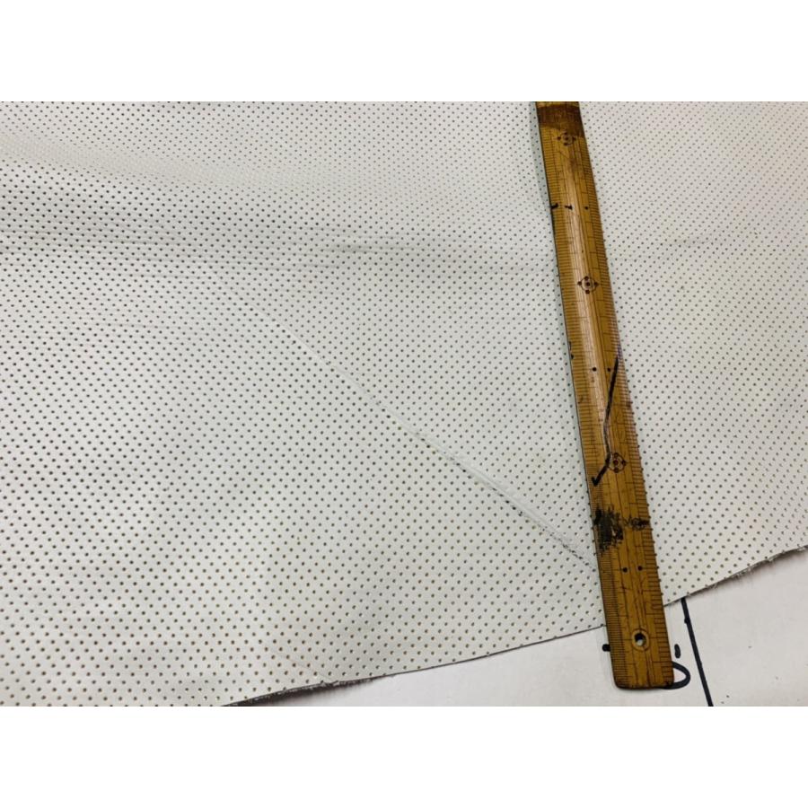 ※写真現物2枚のみ　本革　クリーム パンチング ラメ 厚み1.1mm クラフト 107 |  | 02