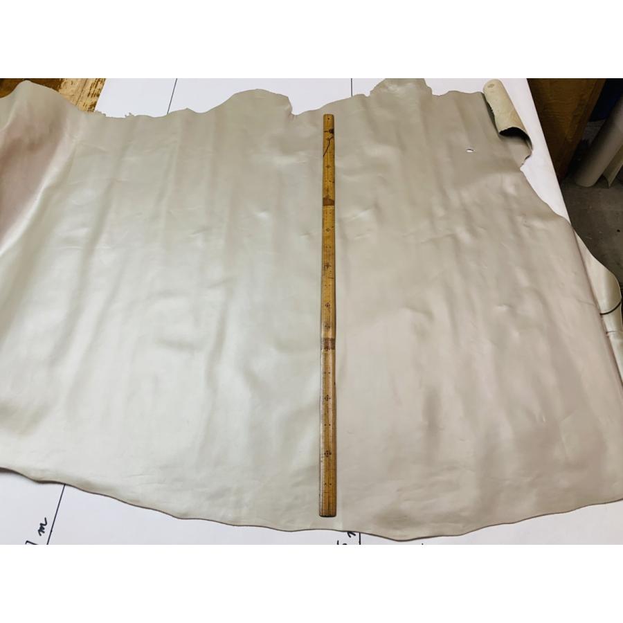 ※写真現物2枚のみ 本革 ベージュ メタリック ストレッチ 厚み1.3mm クラフト 90-1 |  | 02