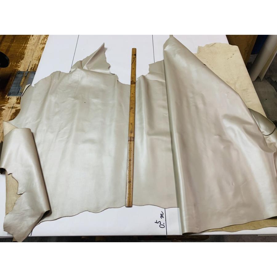 ※写真現物2枚のみ 本革 ベージュ メタリック ストレッチ 厚み1.3mm クラフト 90-1 |  | 03