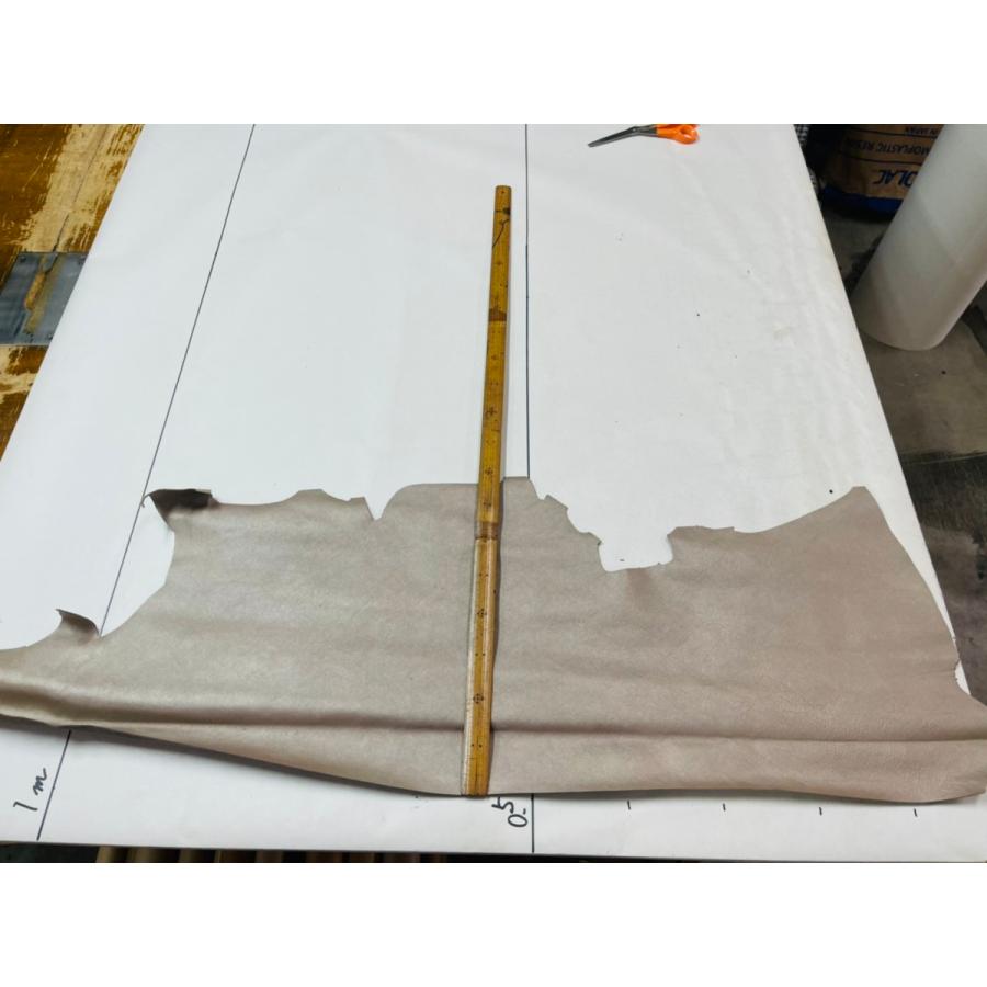 ※写真現物のみ　本革　厚み0.9mm ピンクメタ 生地目 126 |  | 01