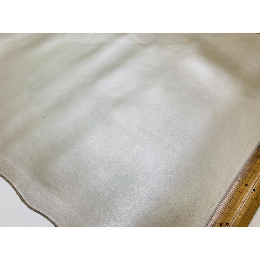 ※写真現物のみ　本革　メタリック ベージュ 厚み1.3mm クラフト 77 | 