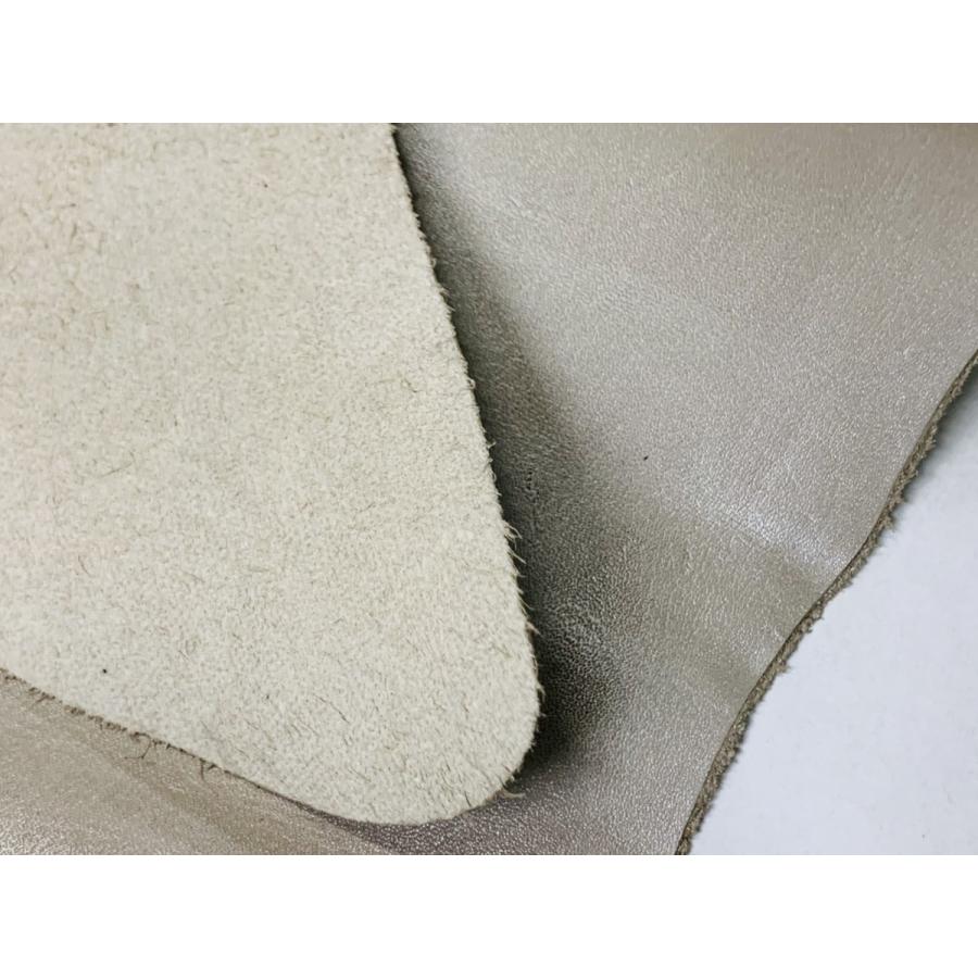 ※写真現物のみ　本革　メタリック ベージュ 厚み1.3mm クラフト 77 |  | 02