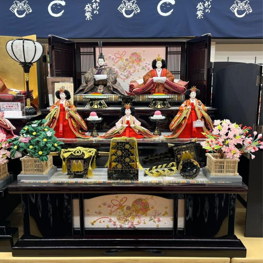 雛人形 三段飾り 京八番龍村織物（帯鈎紋錦）親王五人真珠刺繍屏風