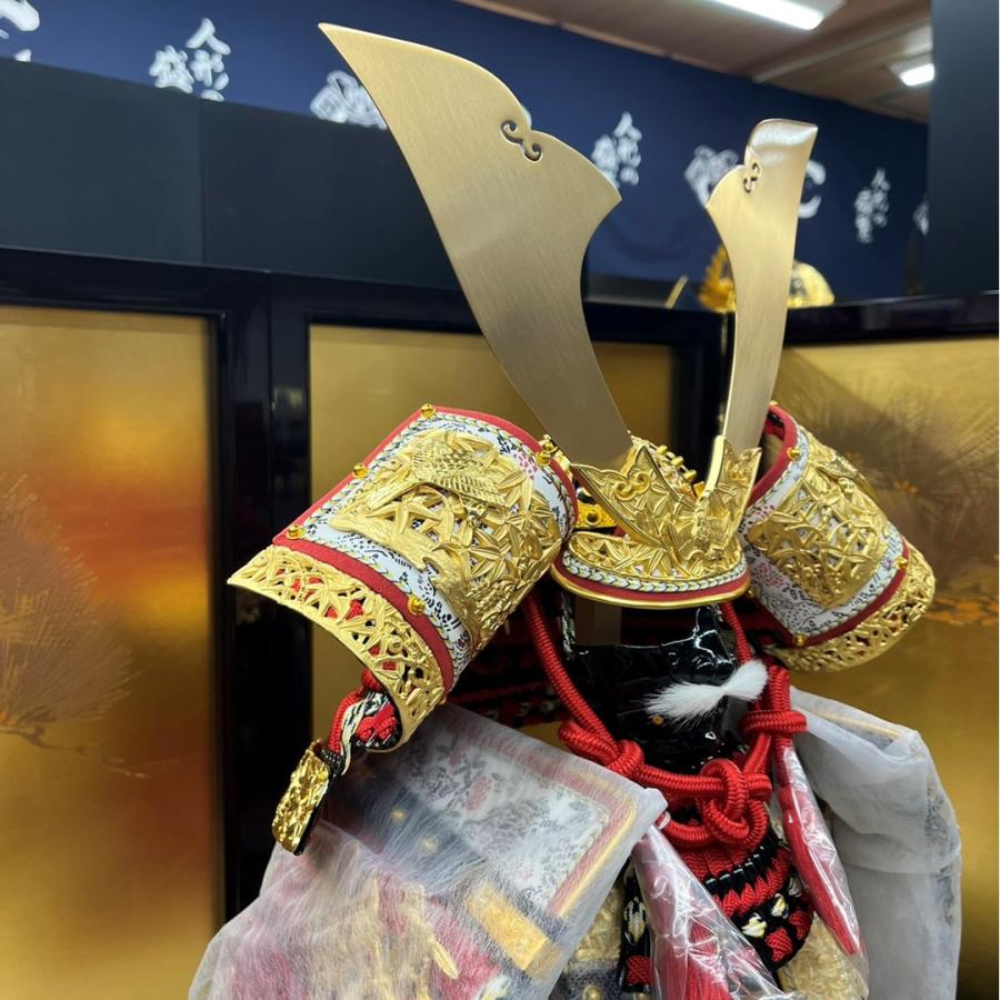 五月人形平飾り 大越忠保作 春日大社国宝模写 12 竹虎之大鎧  艶消し鍬形  正絹忍び緒 赤糸縅 黒塗小札 金松屏風毛氈飾りセット_5