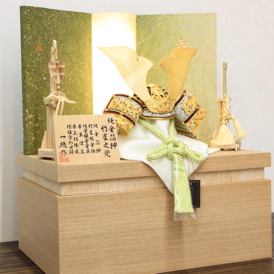 五月人形 8号 純金箔押小札黄緑糸縅竹雀兜 国宝デザイン LED緑ぼかし金銀チラシ二曲屏風38cm白木収納箱セット 弓太刀付き_3