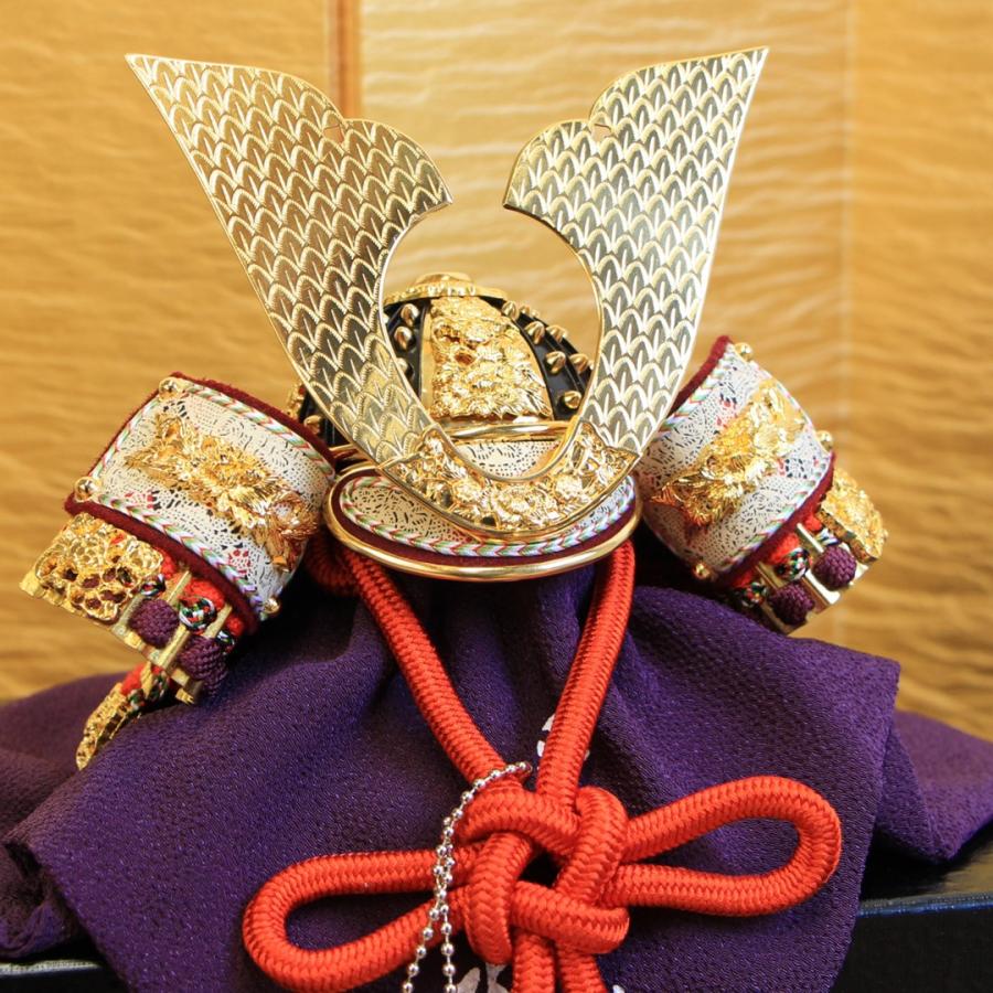 平安住一水作 8号 金小札朱赤糸縅 鳥毛光沢大鍬兜 二曲水色ライン屏風