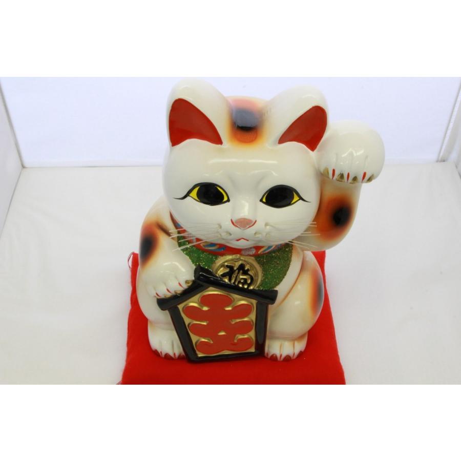 8号招き猫大入り白左手(座布団付) 【陶器（やちむん）】