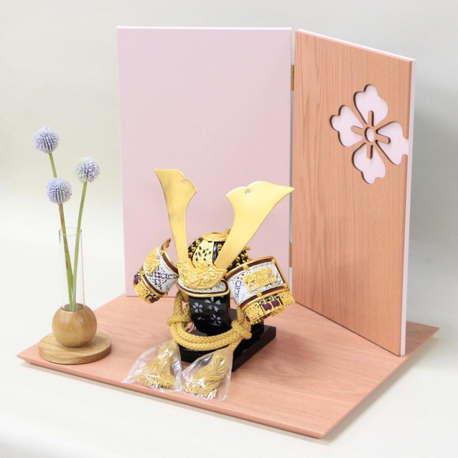 五月人形 平飾り コンパクト 兜飾り 一徳作 8号 純金箔押小札錆朱大鍬兜 桜塗屏風平台セット
