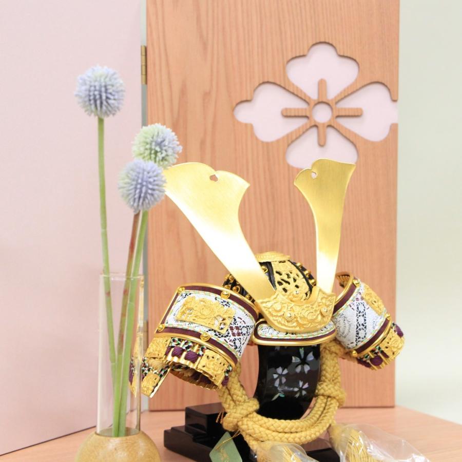 五月人形 平飾り コンパクト 兜飾り 一徳作 8号 純金箔押小札錆朱大鍬兜 桜塗屏風平台セット
