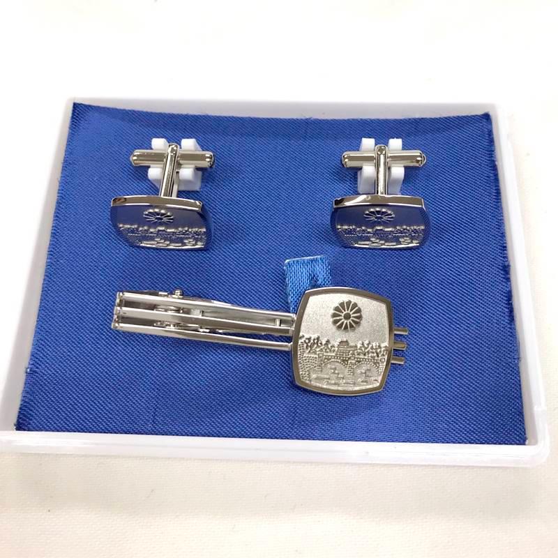 【新品】純銀製 天皇皇后両陛下　警衛記念カフスセット 皇居勤労奉仕記念品 皇居二重橋柄・銀クロムメッキ タイピン＆カフス