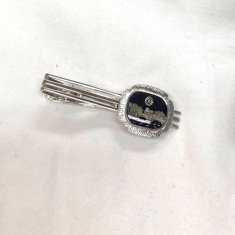 アンティーク鉄製 装飾紋章 入り146g Guardia ガルディア シールド ピンブローチ シルバー 盾 エンブレム