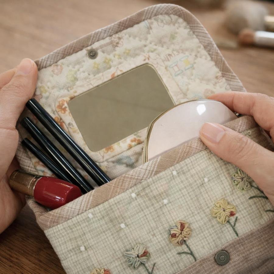 ★すだっち娘さん専用★ハンドメイド★お化粧ポーチ★パッチワーク★レトロ パッチワークキット ミラー付きポーチ ・お花 コスメポーチ