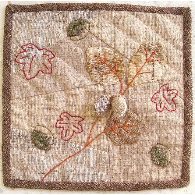 パッチワークキット どんぐりのミニタペストリー 季節のタペストリー