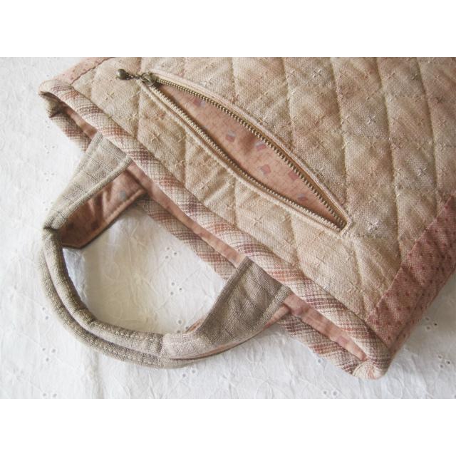 パッチワークバッグ　アップリケバッグ 花のアップリケのパッチワークキルトバッグ トートバッグ lilla