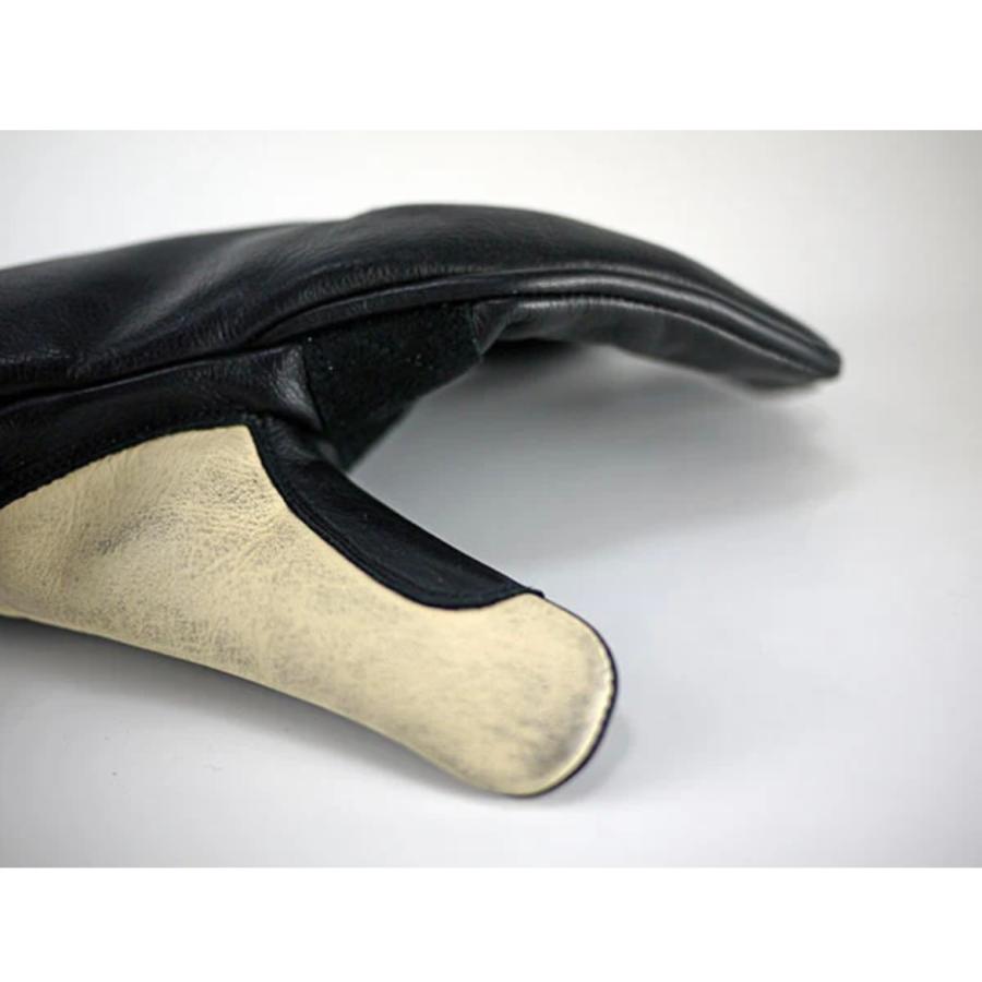 Nuno Viegas（ヌーノ・べガス) 「Glove」ジクレー　額装あり Nuno Viegas（ヌーノ・べガス) 「Glove」ジクレー 額装あり